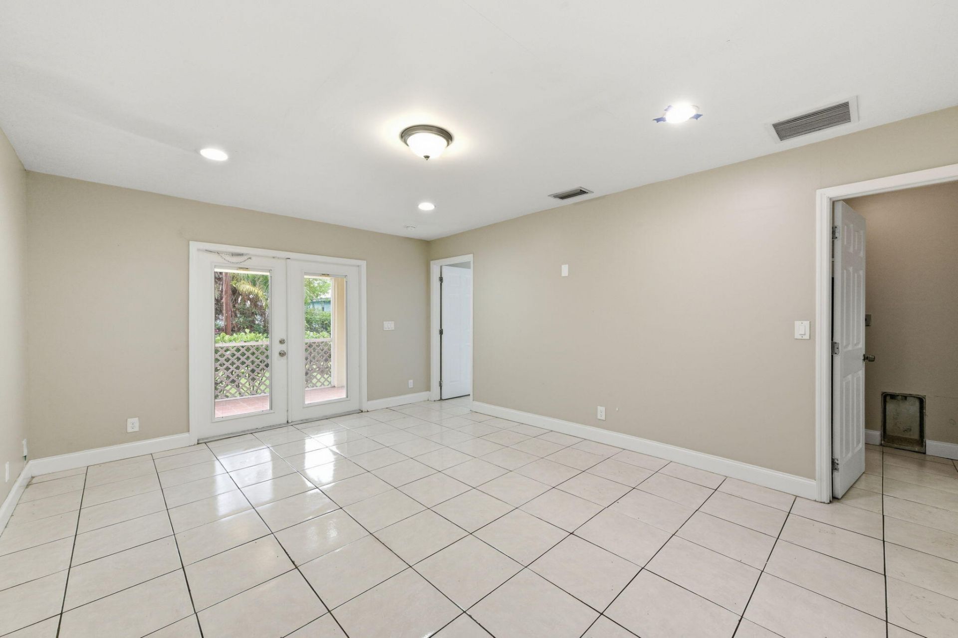 939 Charles Street, West Palm Beach, FL 33401 Photo