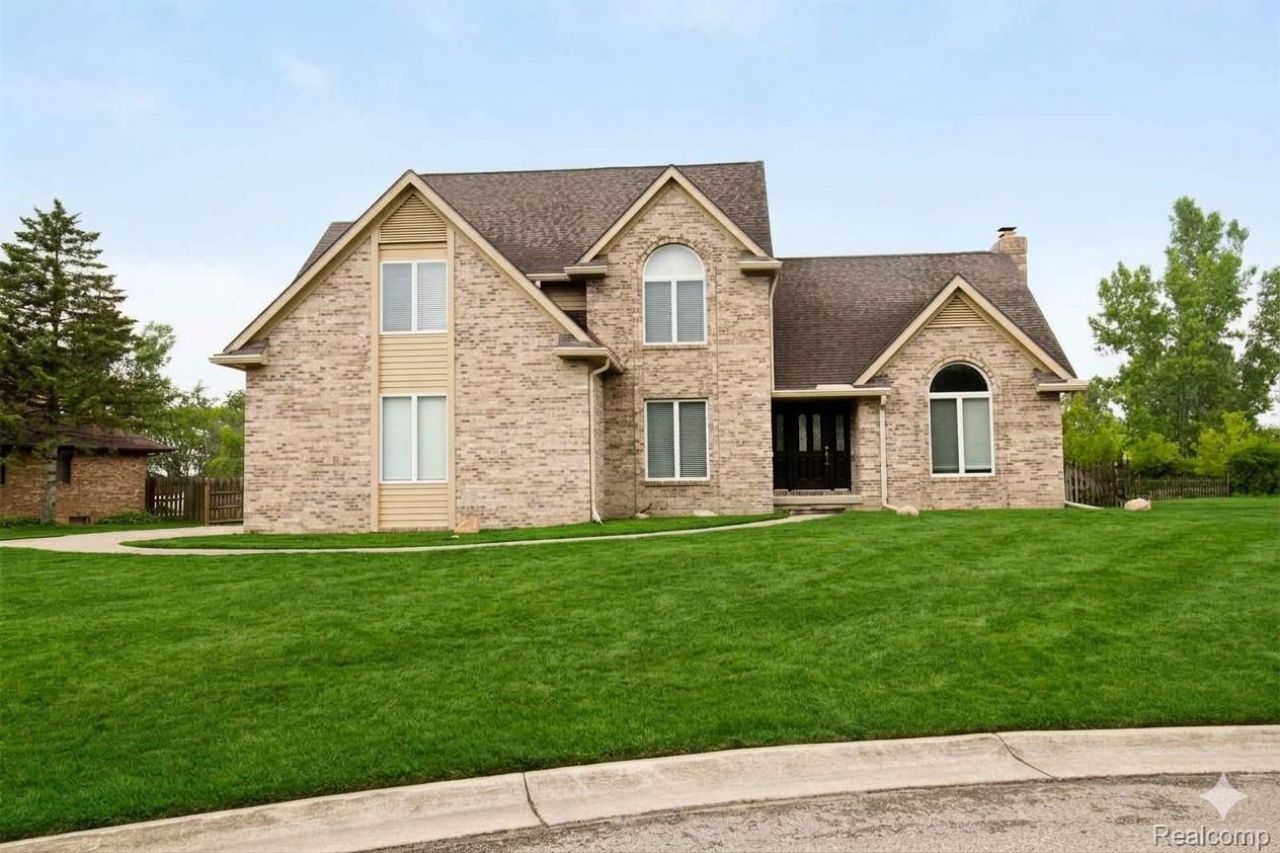 6485 Hickory Hollow Court, Flint Township, Mi 48532 Main Photo
