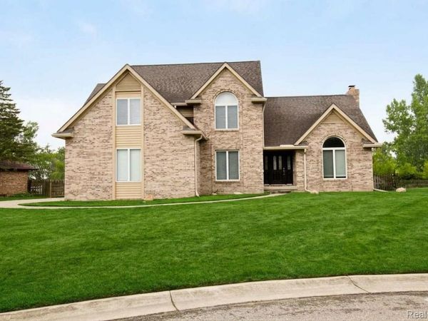 6485 Hickory Hollow Court, Flint Township, Mi 48532