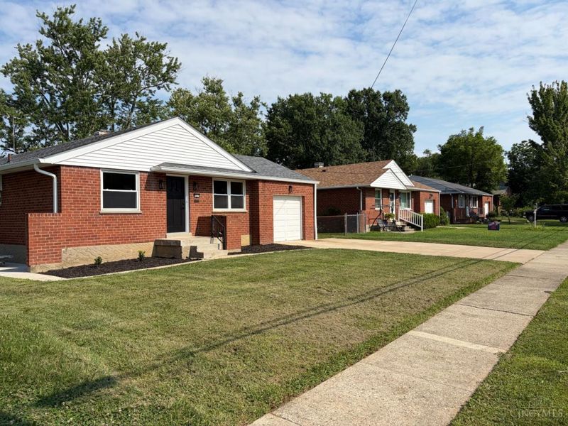 8613 Brent Drive, Springfield Twp., OH 45231 Photo 2