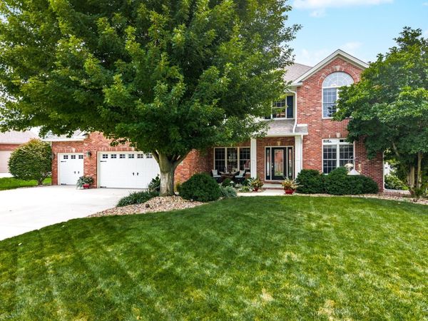 15 Strawberry Road , Bloomington, IL 61704