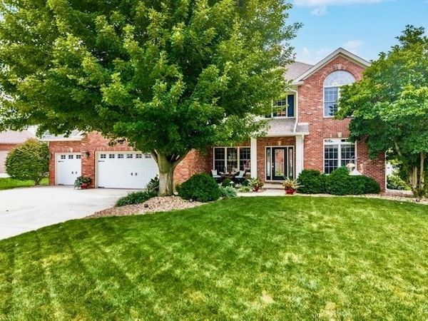 15 Strawberry Road, Bloomington, IL 61704