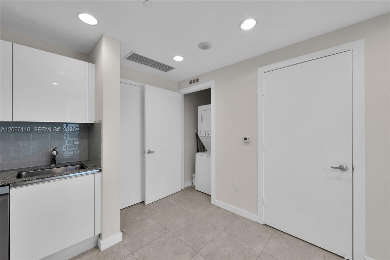1060 Brickell Ave , Unit 815, Miami, FL 33131 Photo
