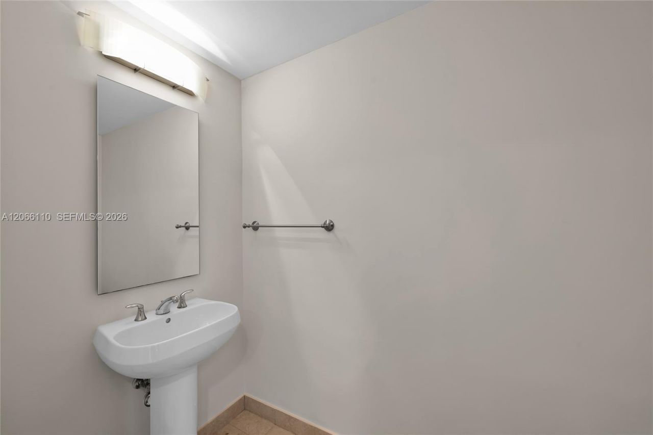 1060 Brickell Ave , Unit 815, Miami, FL 33131 Photo