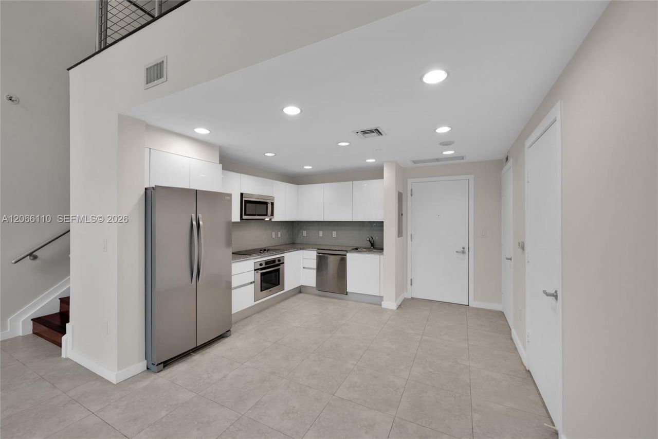 1060 Brickell Ave , Unit 815, Miami, FL 33131 Photo