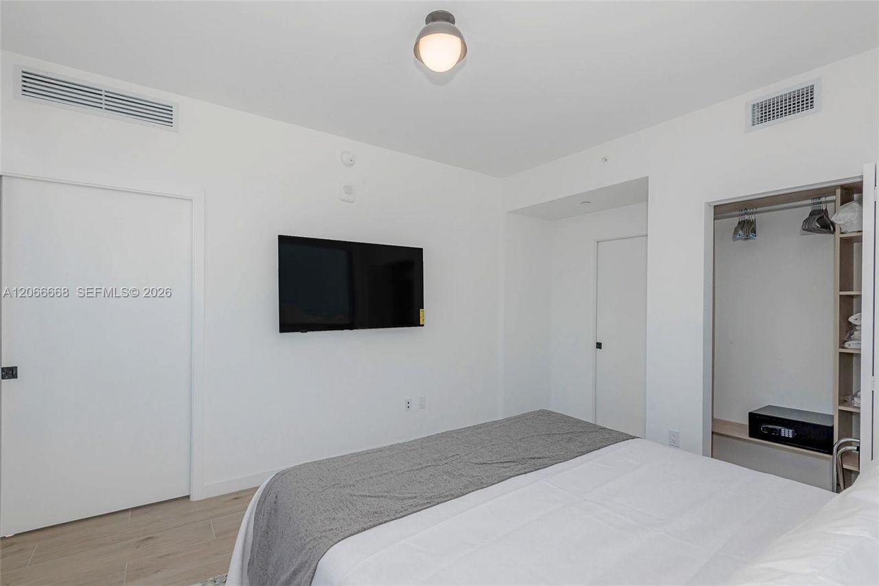 225 N Miami Ave , Unit 2801, Miami, FL 33128 Photo