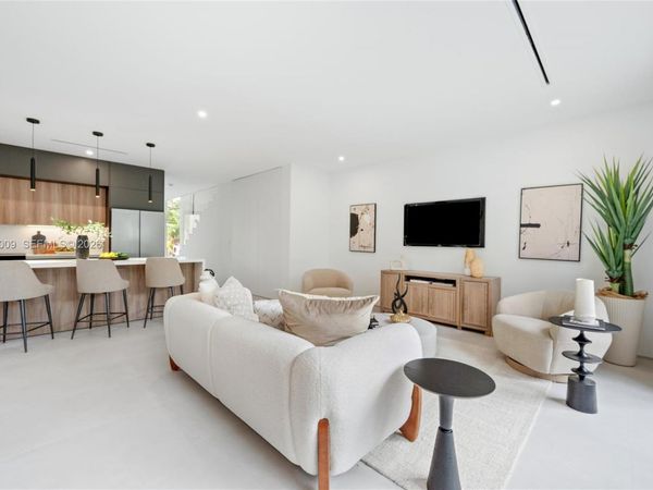 2980 SW 2nd St , Unit LEFT, Miami, FL 33135