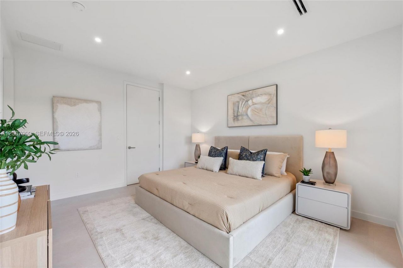 2980 SW 2nd St , Unit LEFT, Miami, FL 33135 Photo