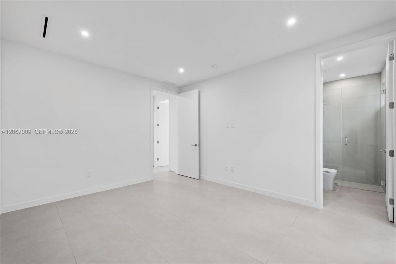 2980 SW 2nd St , Unit LEFT, Miami, FL 33135 Photo