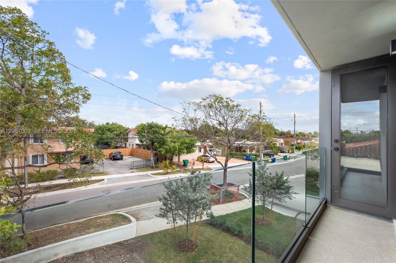 2980 SW 2nd St , Unit LEFT, Miami, FL 33135 Photo