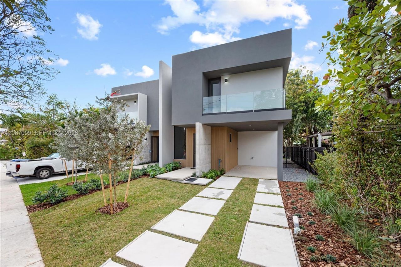 2980 SW 2nd St , Unit LEFT, Miami, FL 33135 Photo