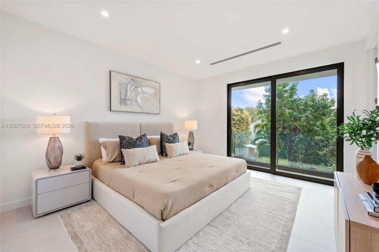 2980 SW 2nd St , Unit LEFT, Miami, FL 33135 Photo