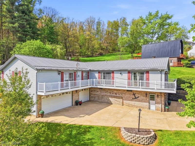 411 E Mohawk Drive , Malvern, OH 44644 Photo 2