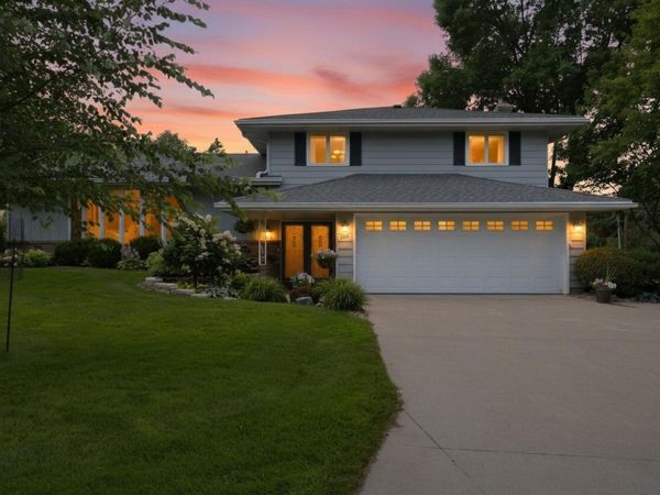 980 Lydia Avenue W, Roseville, MN 55113