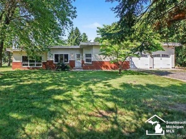 7900 W Sharpe Rd Road, Fowlerville, MI 48838