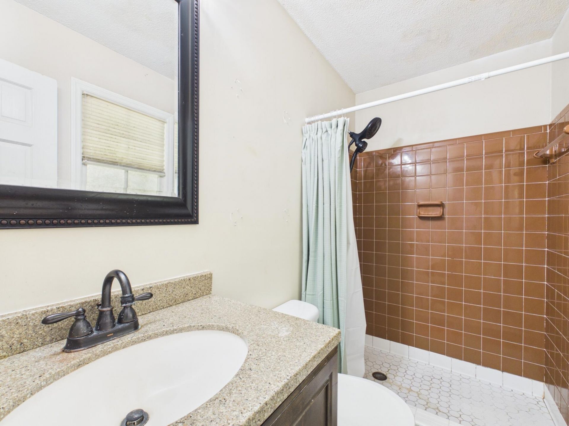 102 Candlewood Court Photo 19