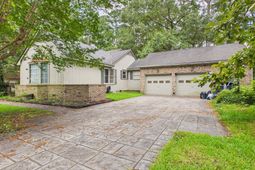 102 Candlewood Court photo 4