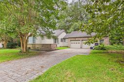 102 Candlewood Court photo 4