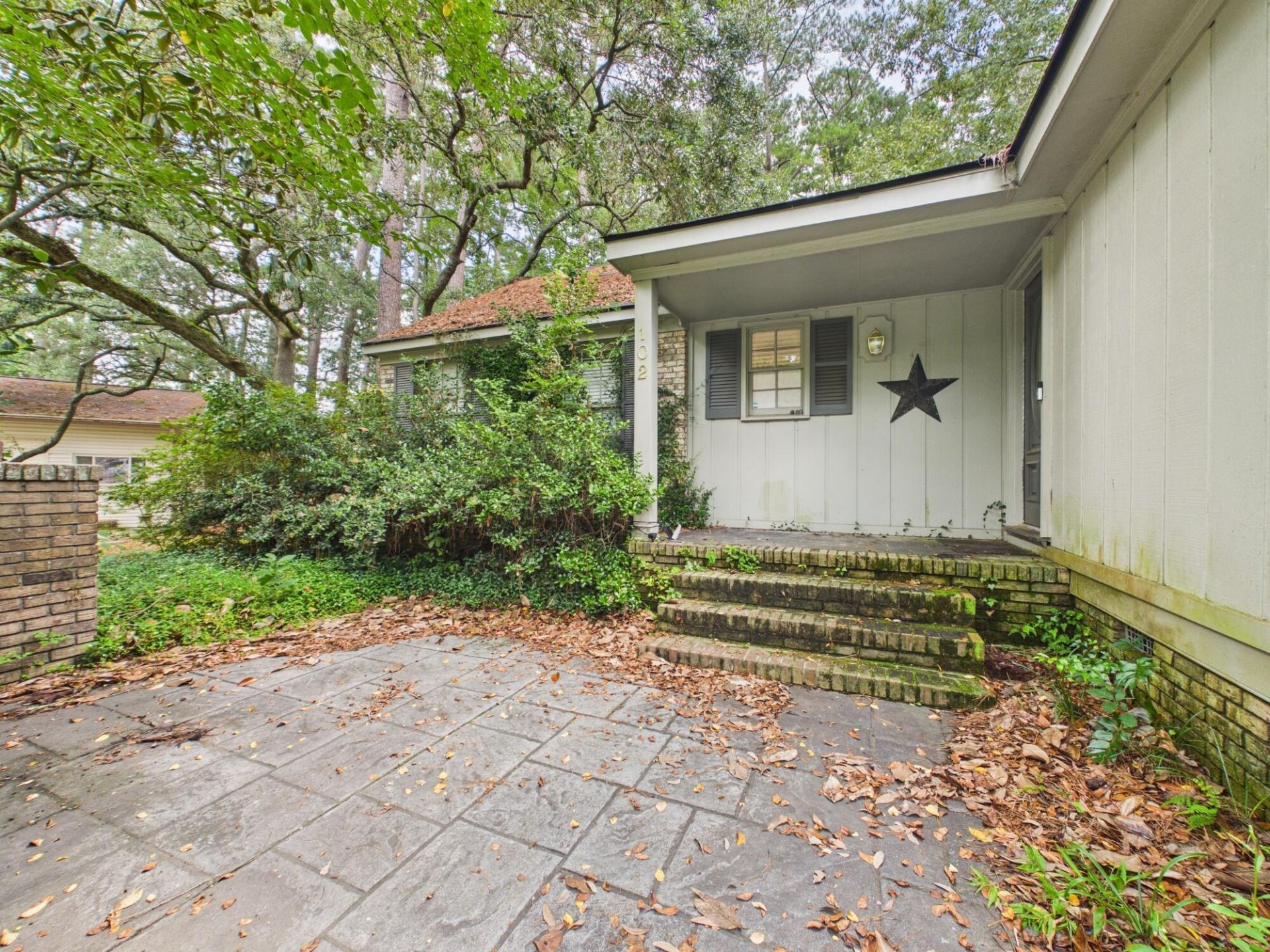 102 Candlewood Court Photo 4