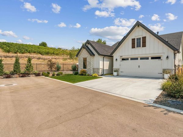 184 N Duke Ln, Eagle, ID 83616