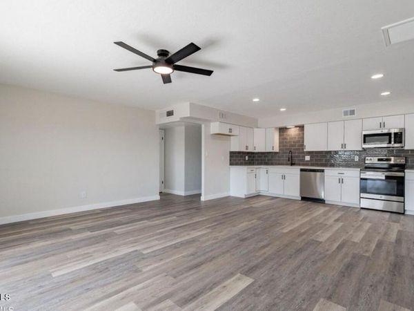 8304 N 55th Avenue, Glendale, AZ 85302