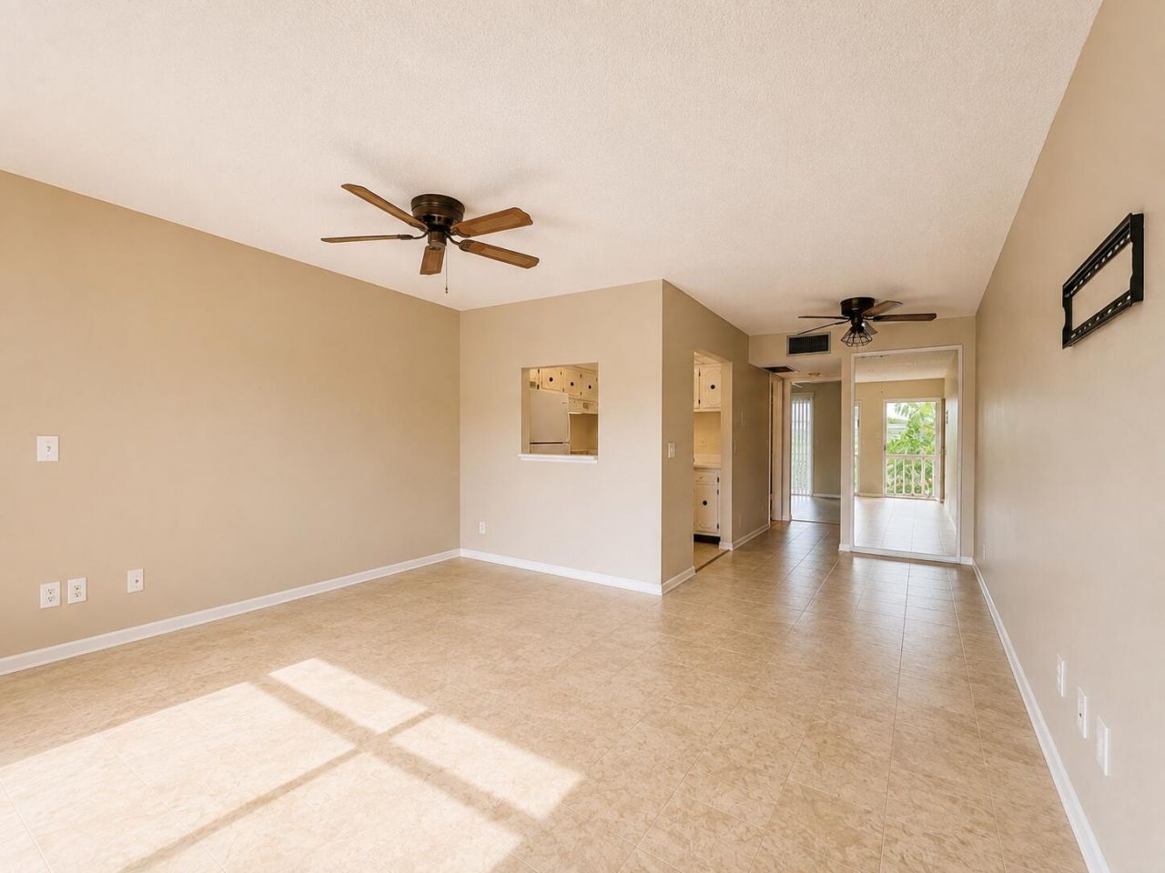 555 Purdy Lane, Unit 309, Palm Springs, FL 33461 Photo