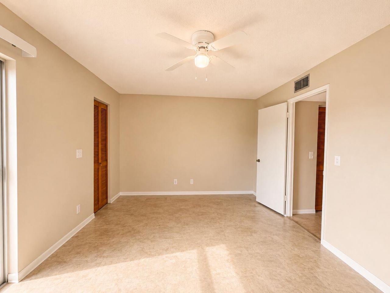 555 Purdy Lane, Unit 309, Palm Springs, FL 33461 Photo