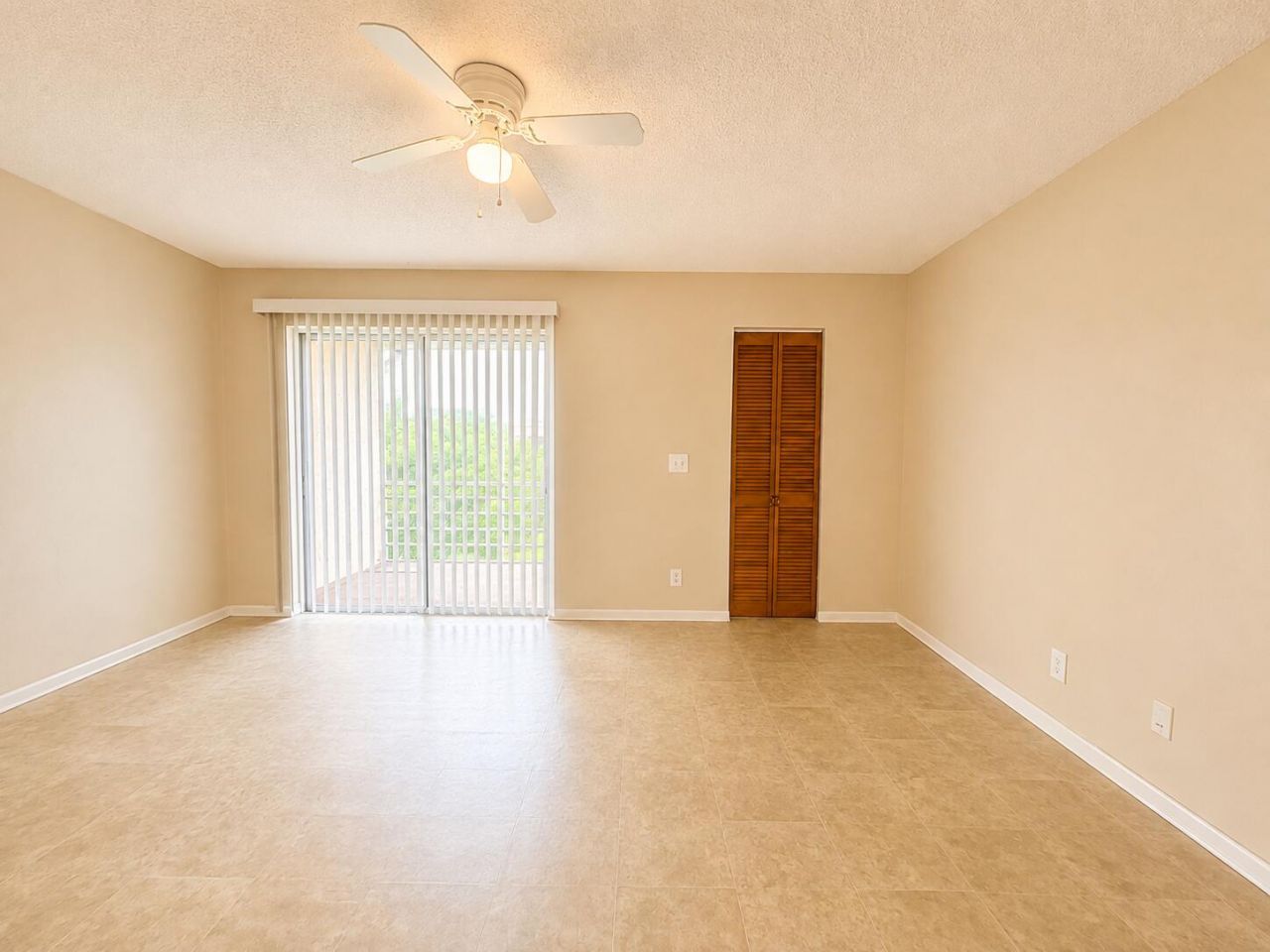 555 Purdy Lane, Unit 309, Palm Springs, FL 33461 Photo