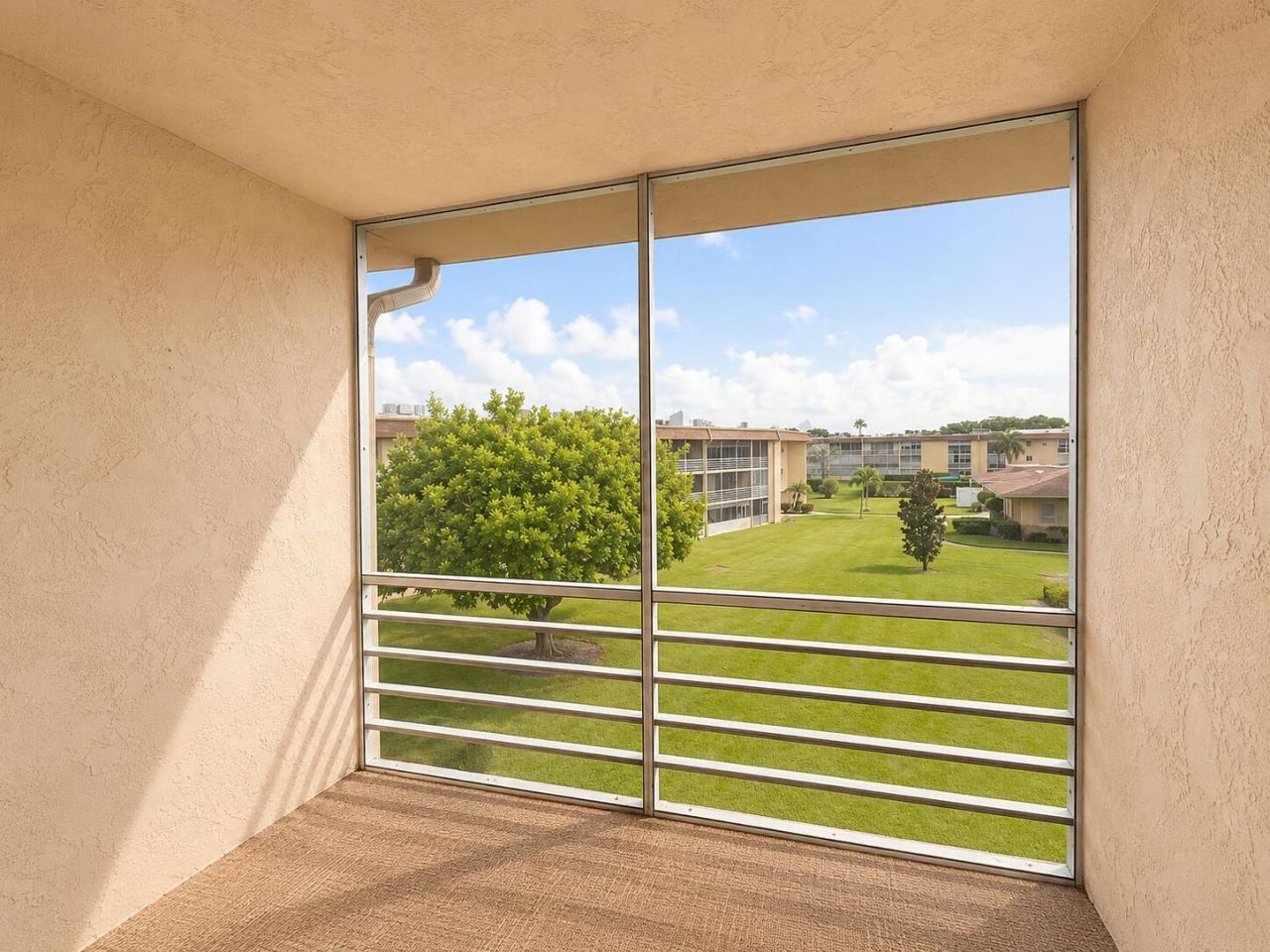 555 Purdy Lane, Unit 309, Palm Springs, FL 33461 Photo