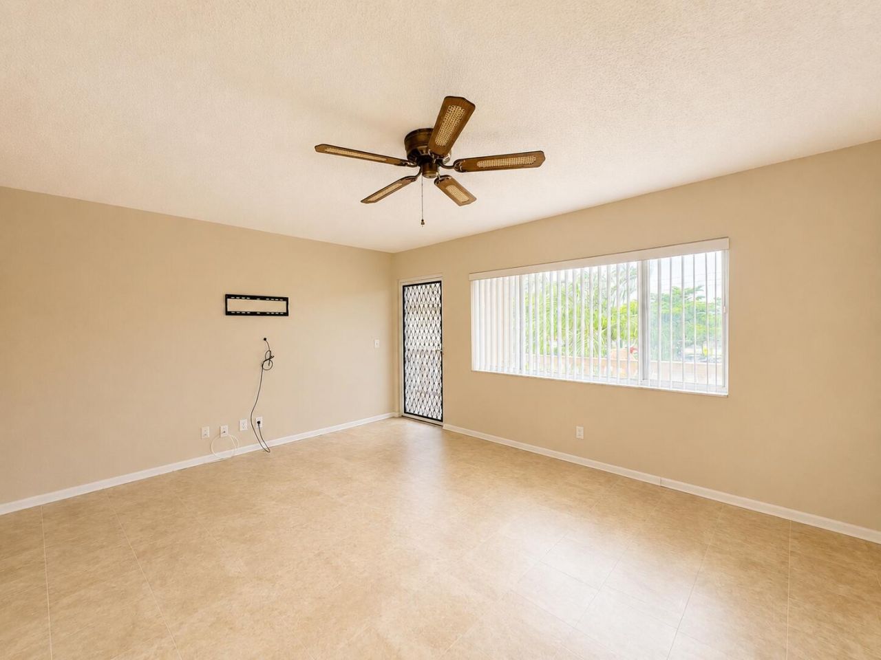 555 Purdy Lane, Unit 309, Palm Springs, FL 33461 Photo