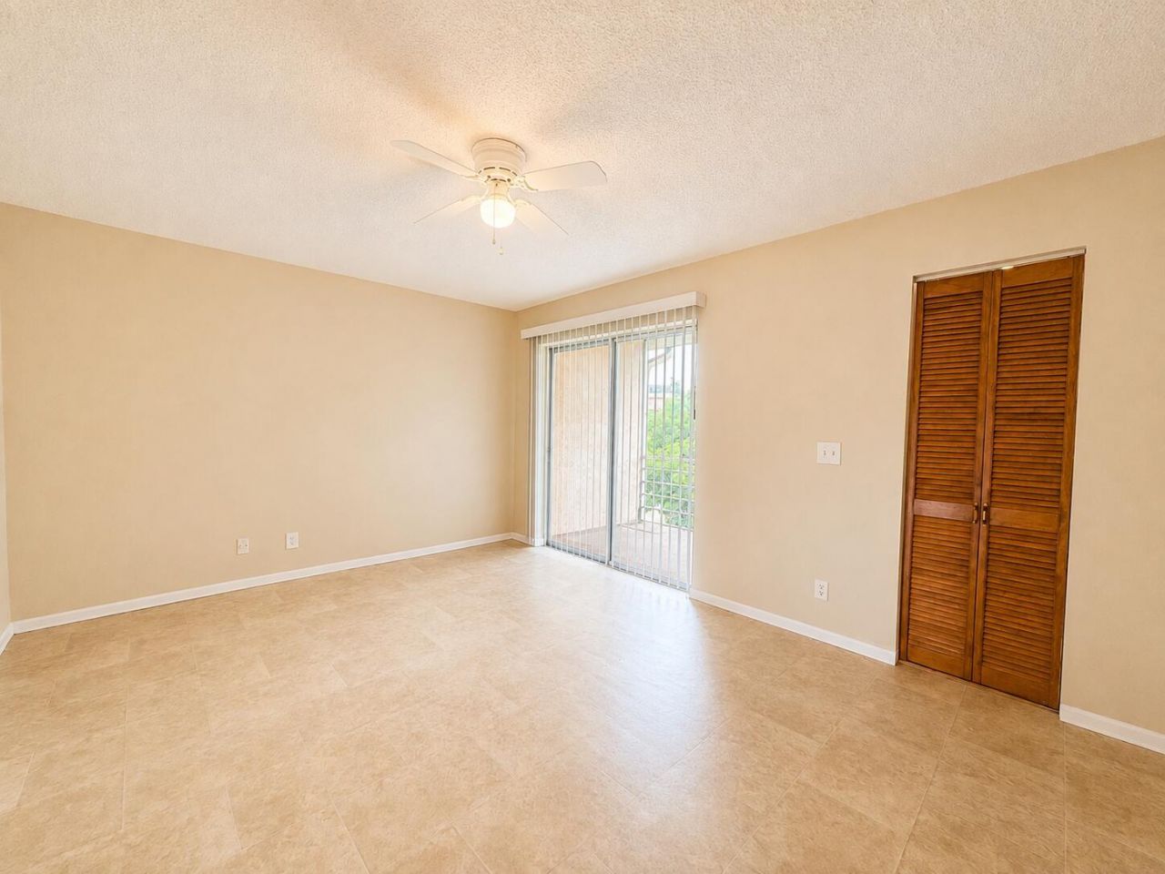 555 Purdy Lane, Unit 309, Palm Springs, FL 33461 Photo