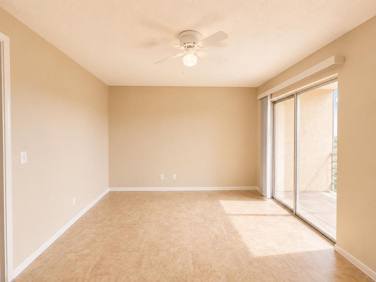 555 Purdy Lane, Unit 309, Palm Springs, FL 33461 Photo