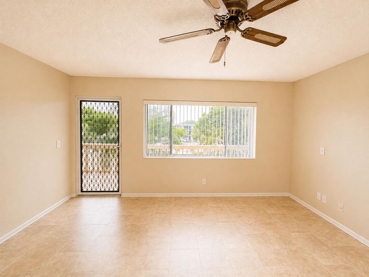 555 Purdy Lane, Unit 309, Palm Springs, FL 33461 Photo
