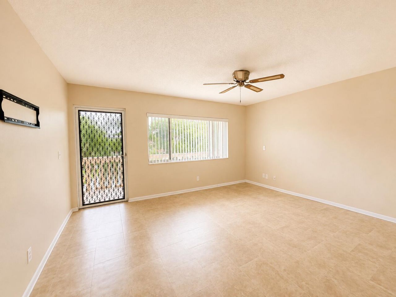 555 Purdy Lane, Unit 309, Palm Springs, FL 33461 Photo