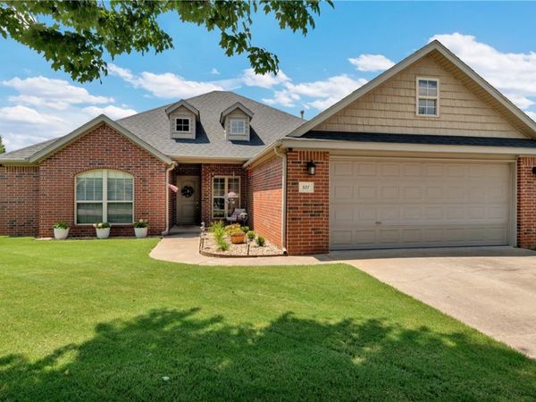 527 N Country Farm Road, Fayetteville, AR 72704