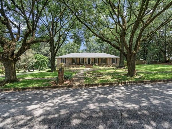 663 Ridgefield Road, Mobile, AL 36608
