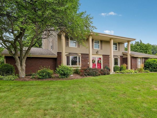 W182N8323 Georgetown DRIVE, Menomonee Falls, WI 53051