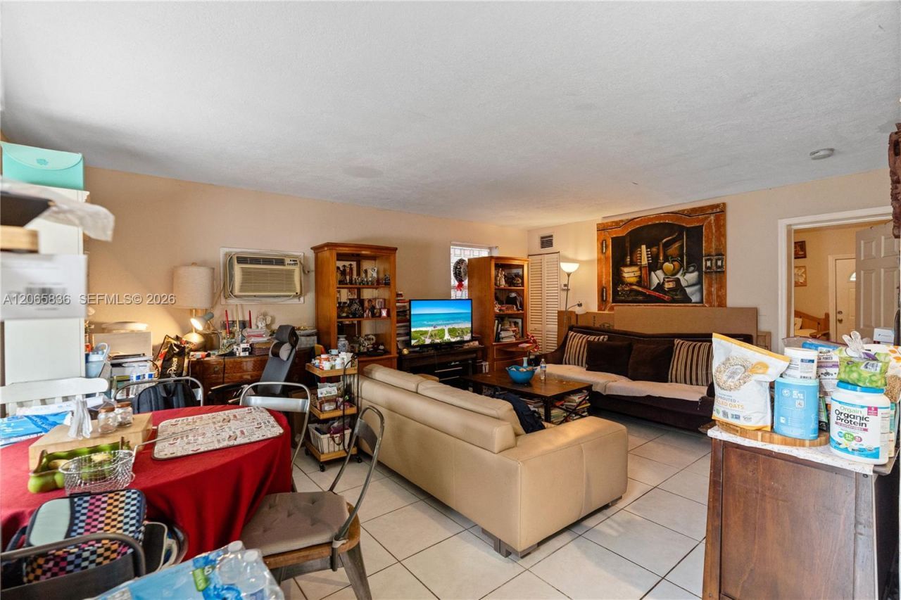 125 SE 2nd Ter, Hallandale Beach, FL 33009 Photo