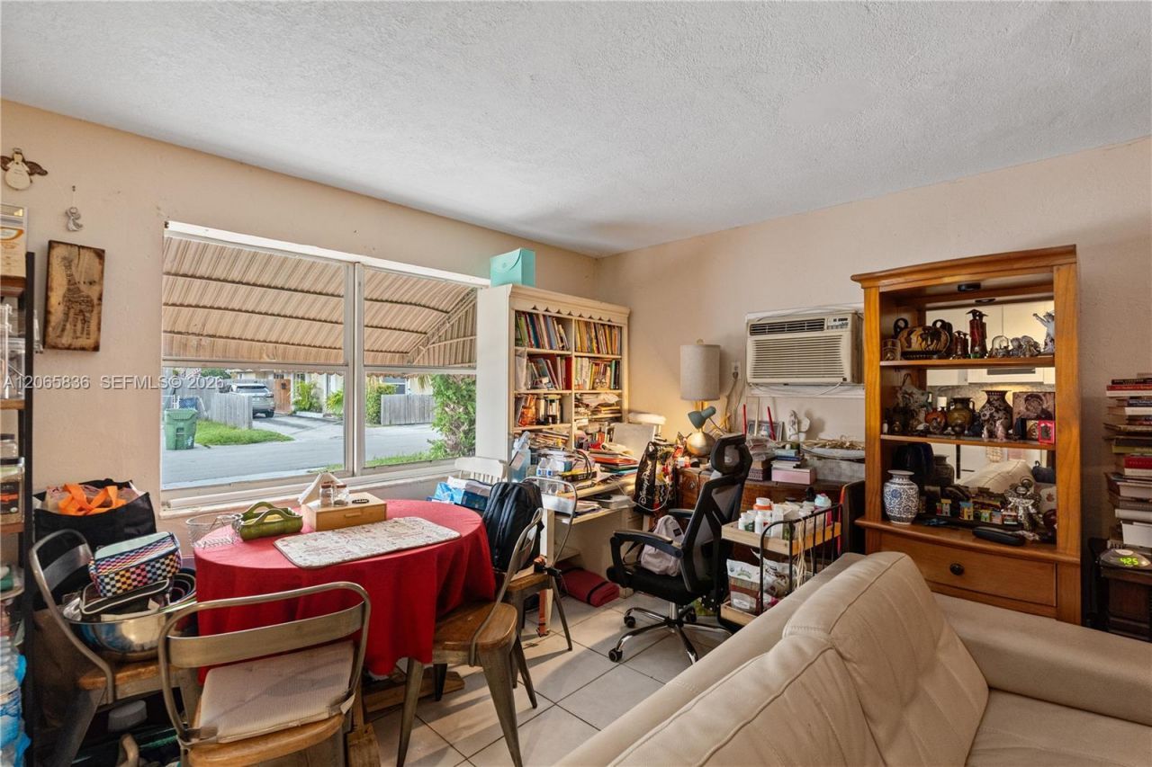 125 SE 2nd Ter, Hallandale Beach, FL 33009 Photo