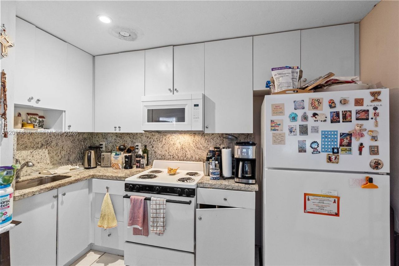 125 SE 2nd Ter, Hallandale Beach, FL 33009 Photo