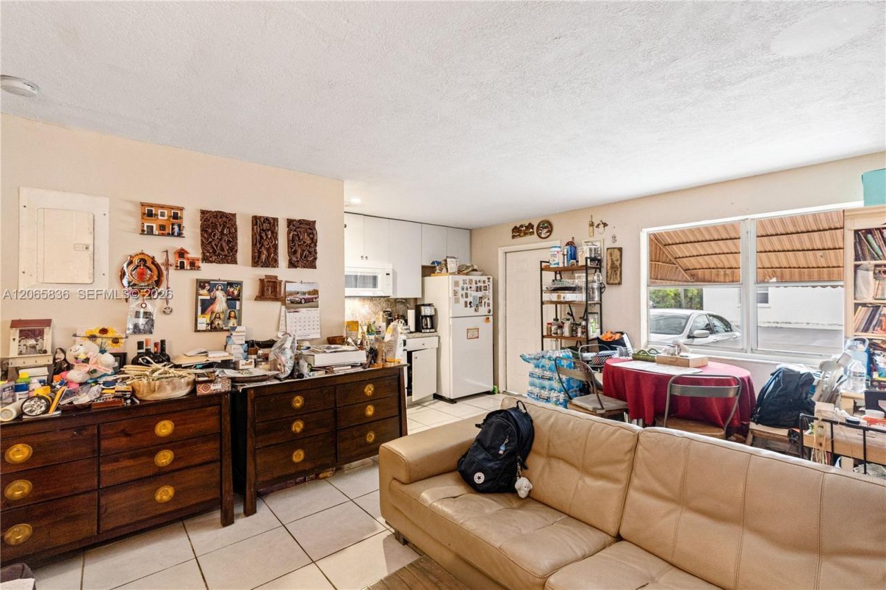 125 SE 2nd Ter, Hallandale Beach, FL 33009 Photo