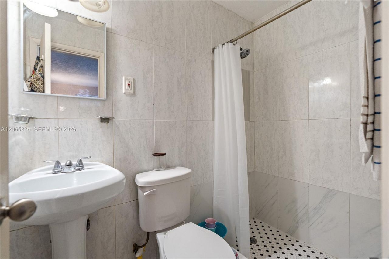 125 SE 2nd Ter, Hallandale Beach, FL 33009 Photo