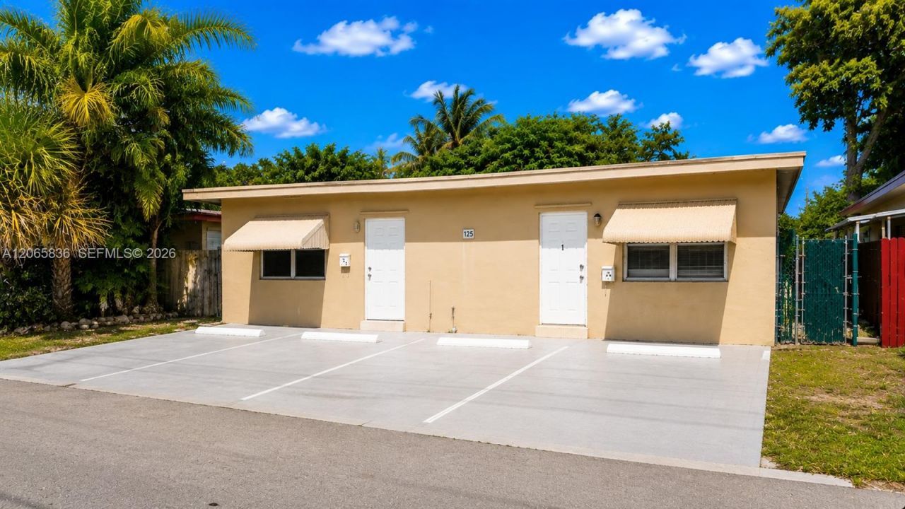 125 SE 2nd Ter, Hallandale Beach, FL 33009 Photo