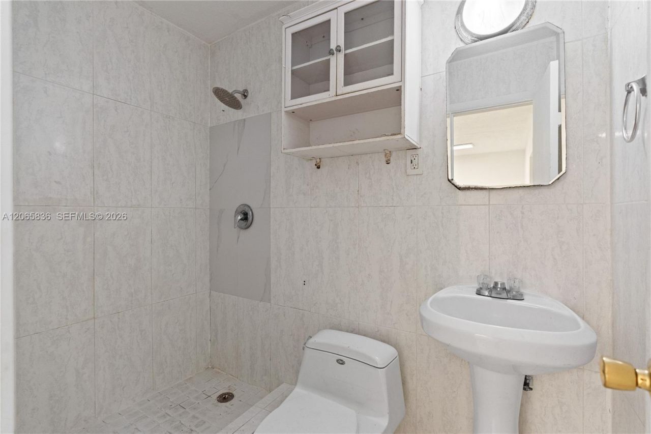 125 SE 2nd Ter, Hallandale Beach, FL 33009 Photo