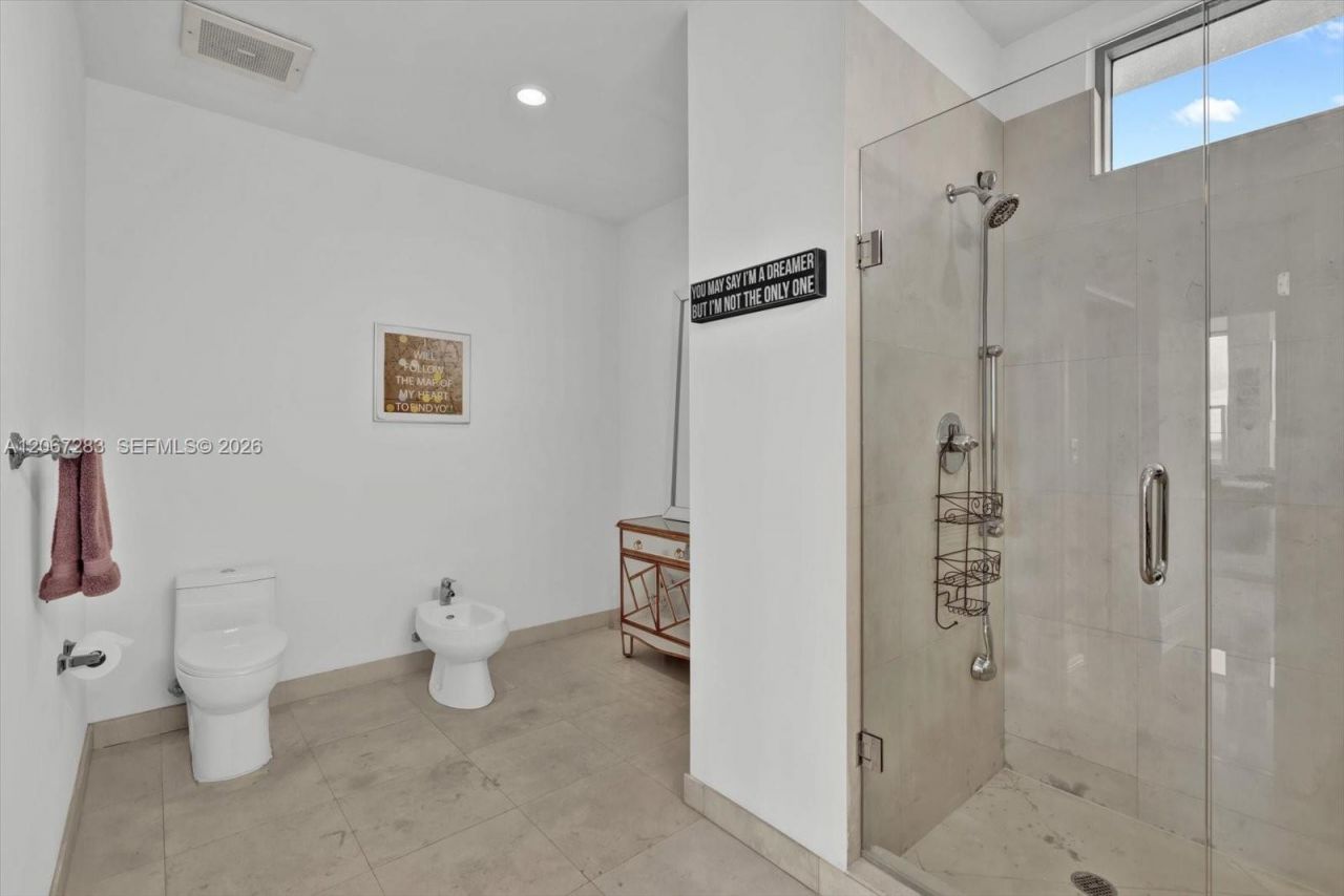 7934 West Dr, Unit 904, North Bay Village, FL 33141 Photo