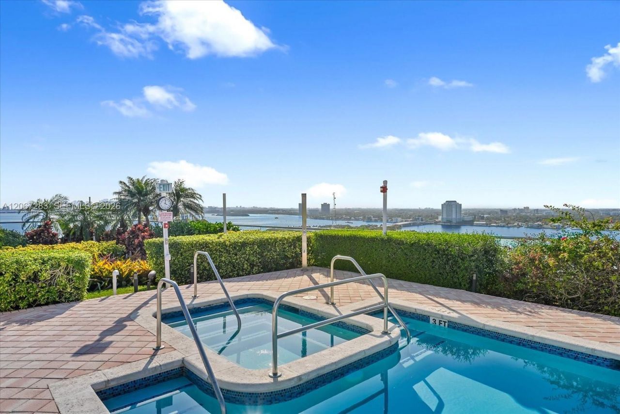 7934 West Dr, Unit 904, North Bay Village, FL 33141 Photo