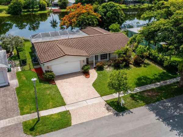 1731 NW 108th Ave , Pembroke Pines, FL 33026