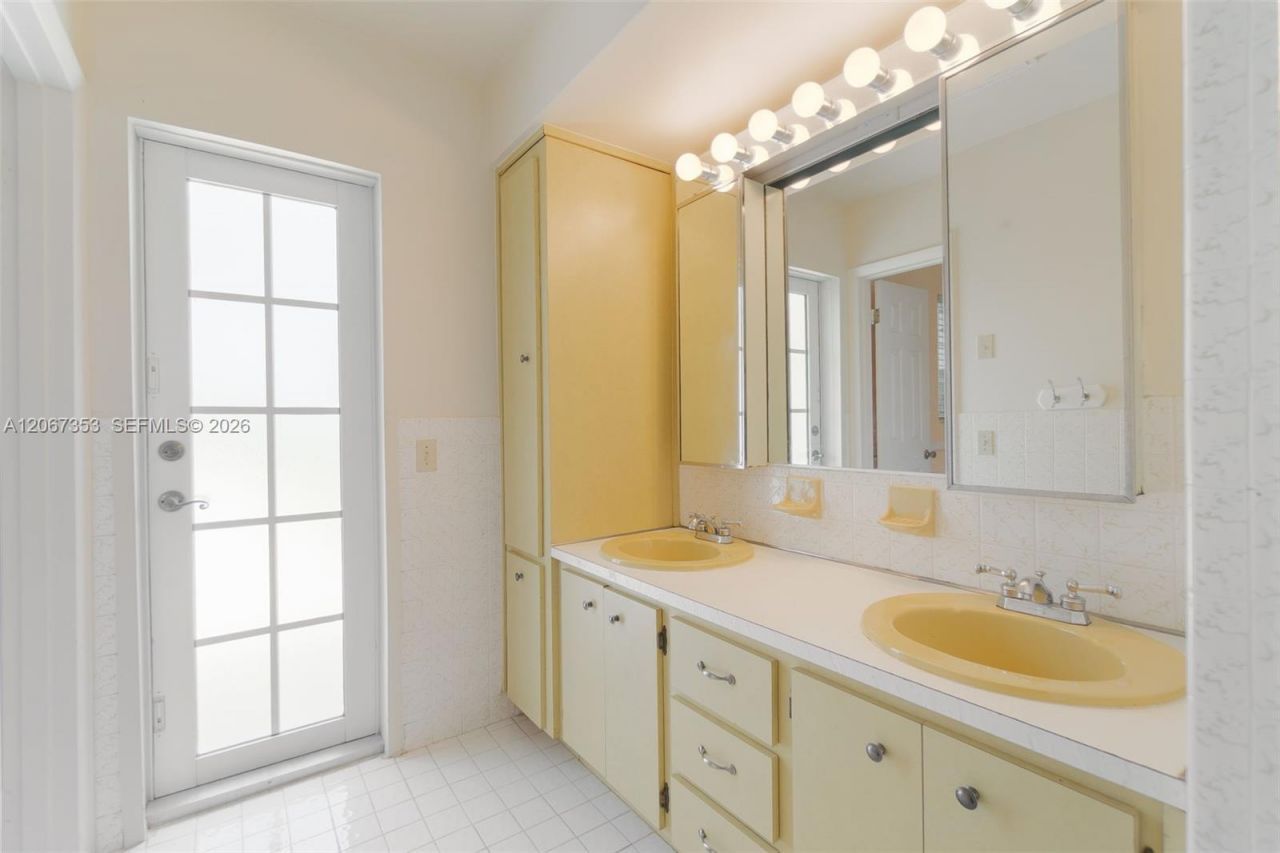 1731 NW 108th Ave, Pembroke Pines, FL 33026 Photo