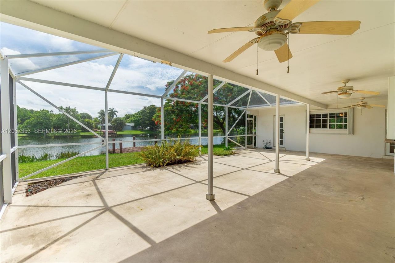 1731 NW 108th Ave, Pembroke Pines, FL 33026 Photo