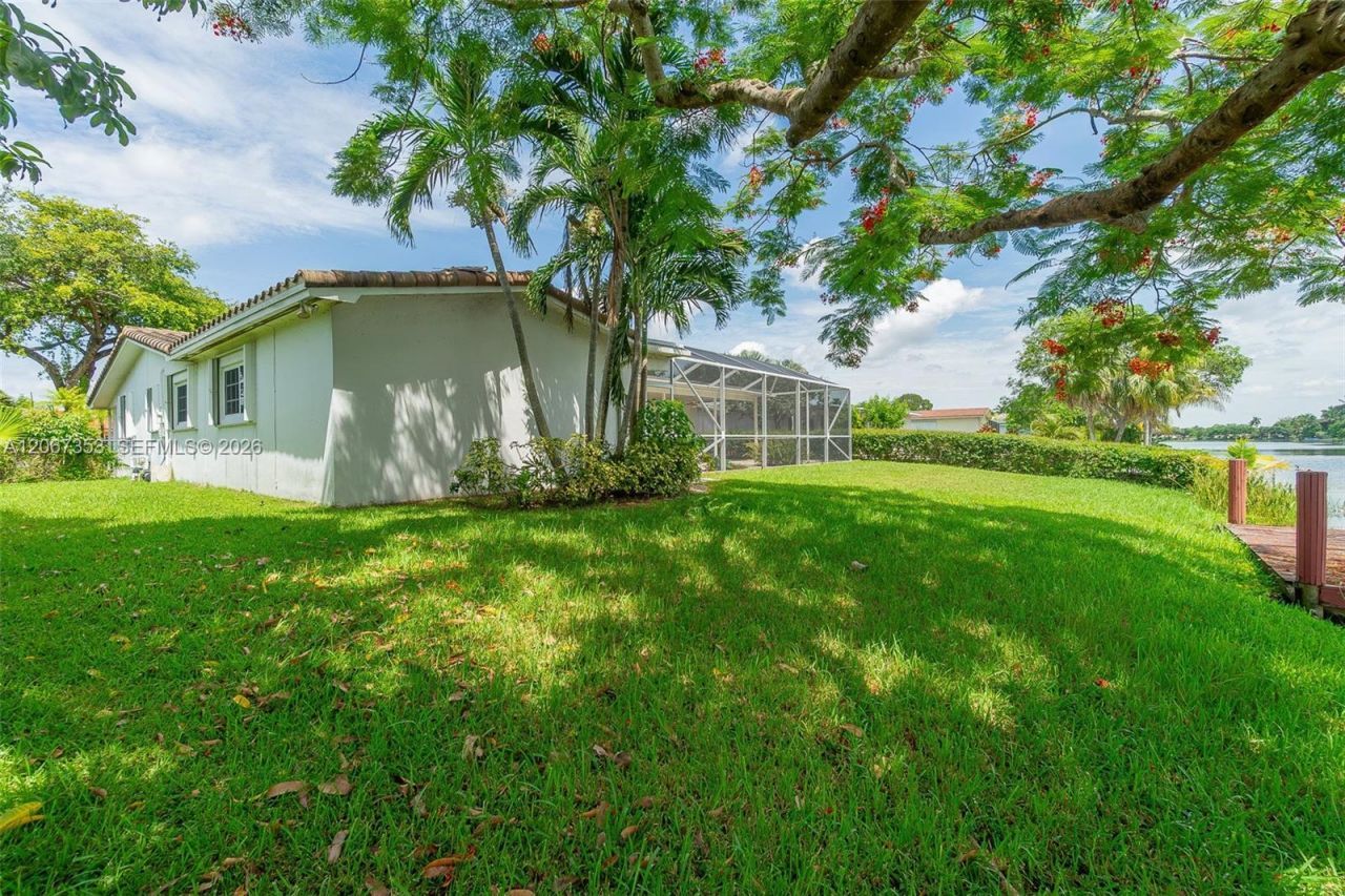 1731 NW 108th Ave, Pembroke Pines, FL 33026 Photo